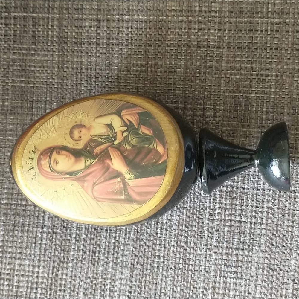 NIB Handcrafted Icon Egg - Picture 2 of 9